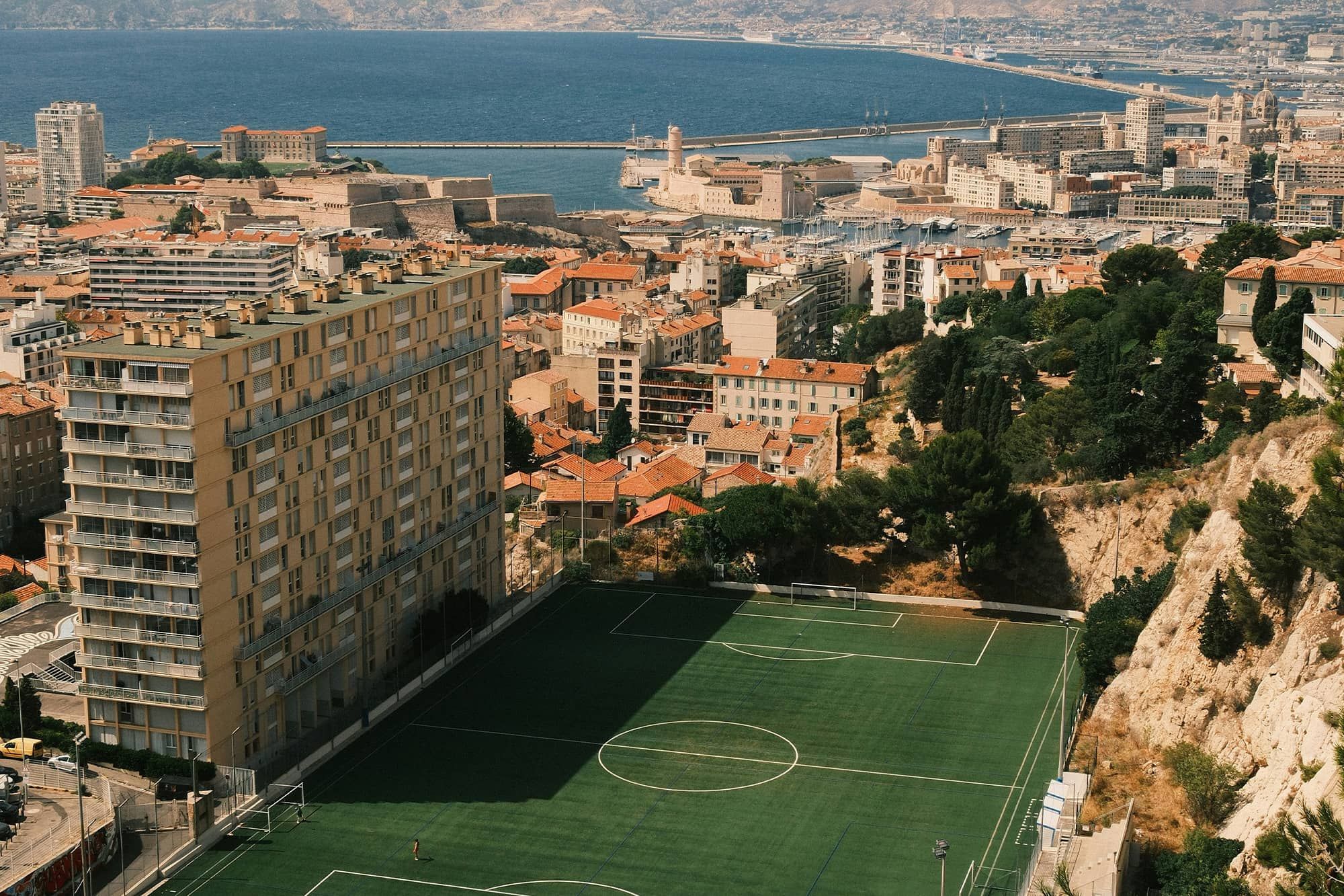 Kur žaisti futbolą Marseille mieste?